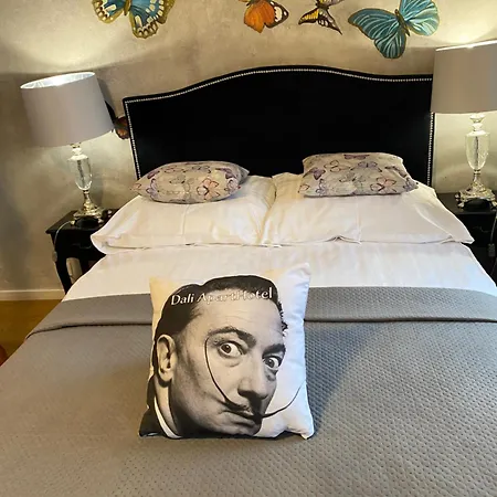 Dali מלון דירות 3*